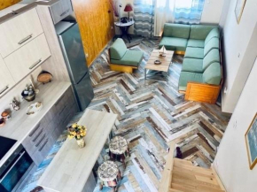 Neriides, Seaside renovated apartment with terrace near airport